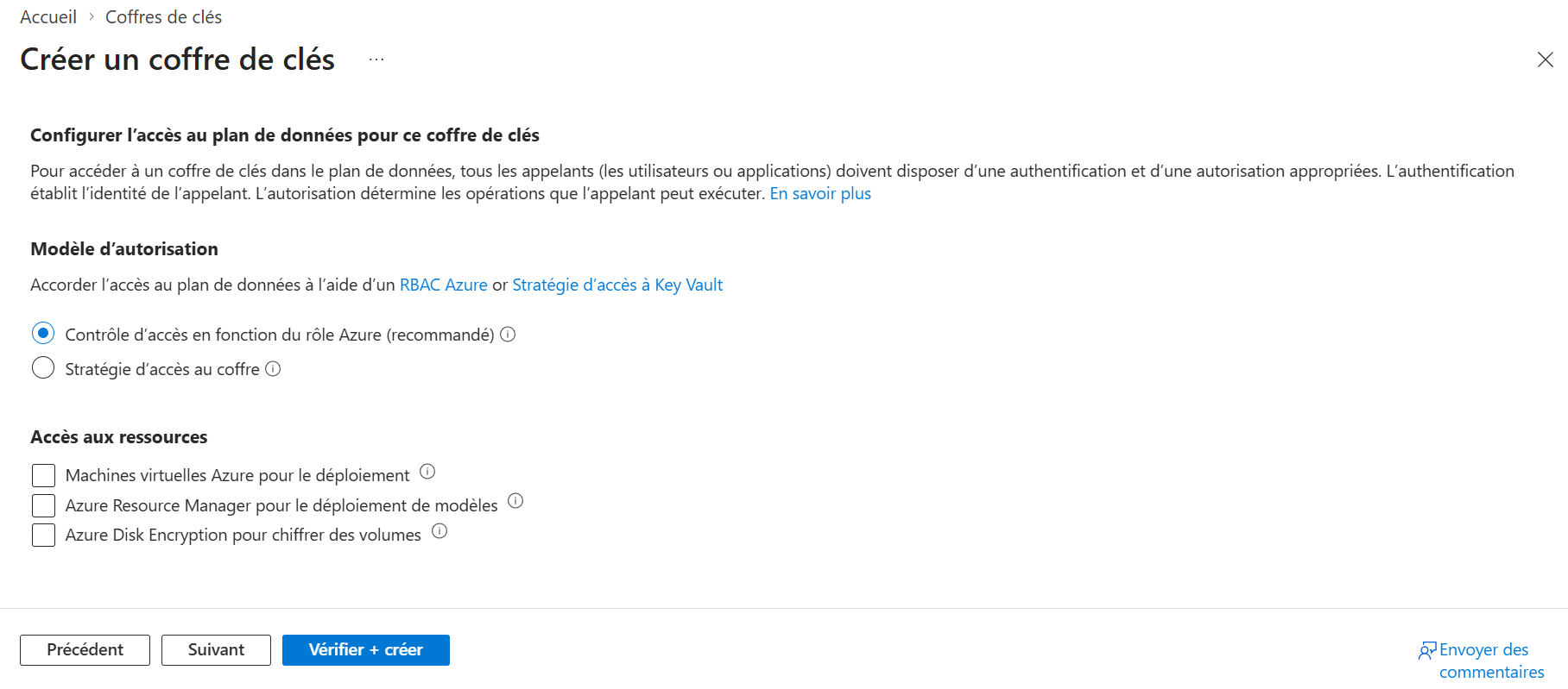 Création du Key Vault au portail : modèle d’autorisation « Contrôle d’accès en fonction du rôle Azure (recommandé) » sélectionné